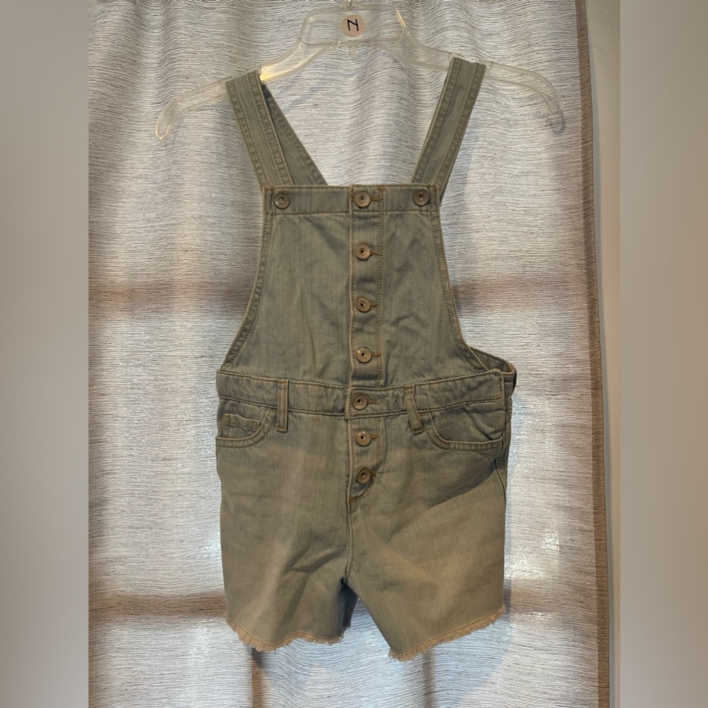 New With Tags!! Children’s Place denim shorts overalls!